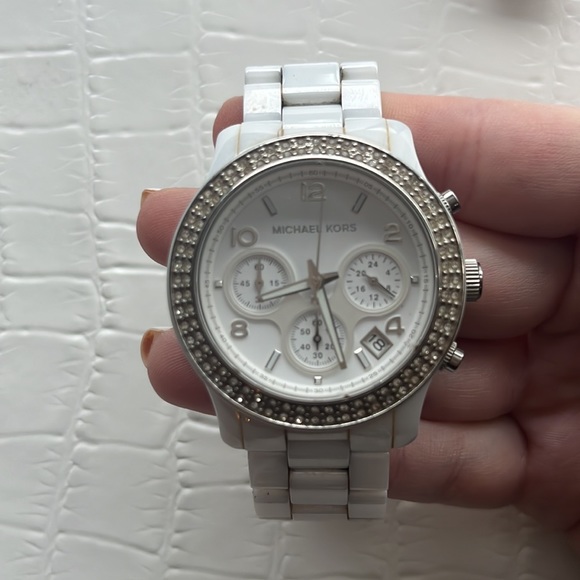 2 Michael Kors Watches - Picture 4 of 14